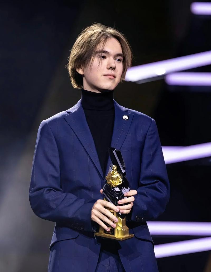 JD Gaming vs TES赛前预热：战鼓重擂，哪一方能拿下这场收官之战？