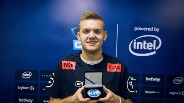 揭秘“VIP厅”的神秘门禁：高额桌背后的安保与隐私保护。（揭开VIP厅门禁之谜：高额桌的安保机制与隐私防线）