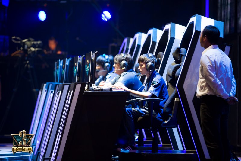 Ale开直播谈LPL季后赛展望：感觉EDG比JDG还要猛