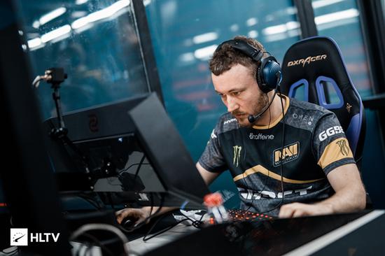 翻牌前弃牌其实也是进攻（翻牌前的弃牌，亦是一种进攻策略）